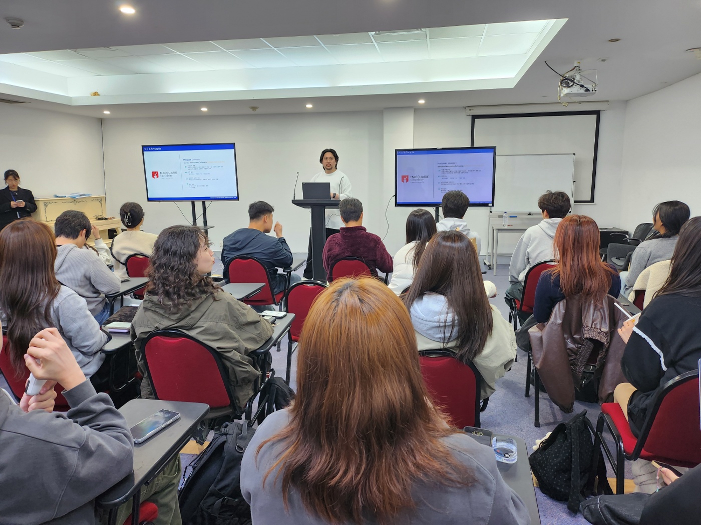 2025.7.29(화) 안산대(파란) 직무교육(멘토링 Macquarie Uni Tony 재학생) (1).jpg